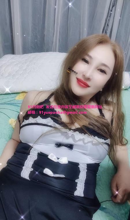 中项纹身按摩少妇