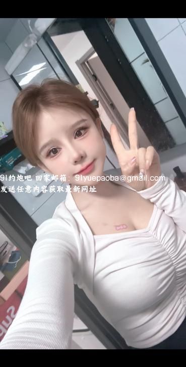 大奶子翘臀健身小姐姐
