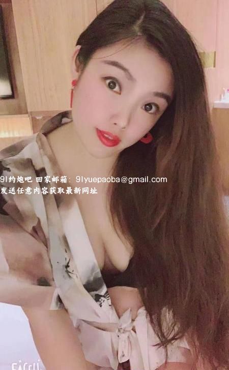 sm双飞三飞小三岁