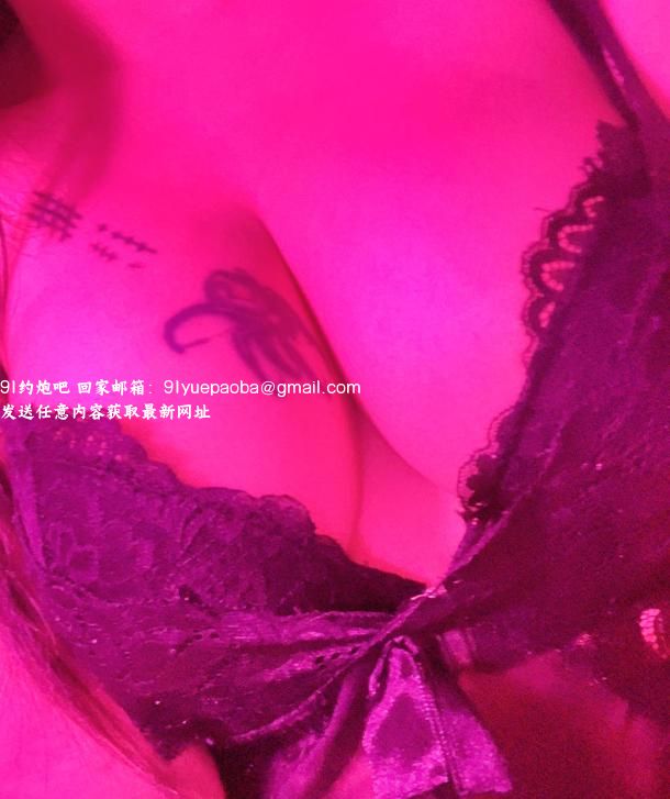 胸大性感小姐姐