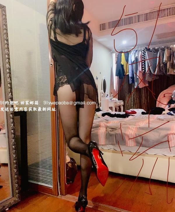 黑丝荡妇琳琳