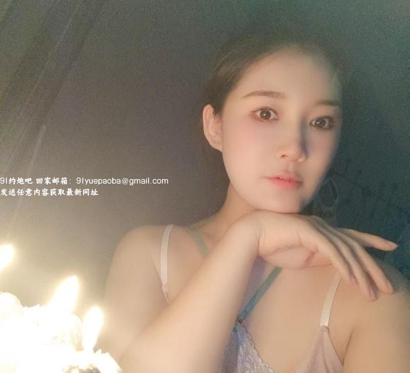 肥臀大胸小少妇