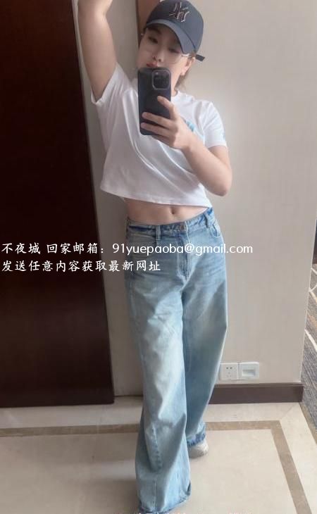 闷骚眼镜姐