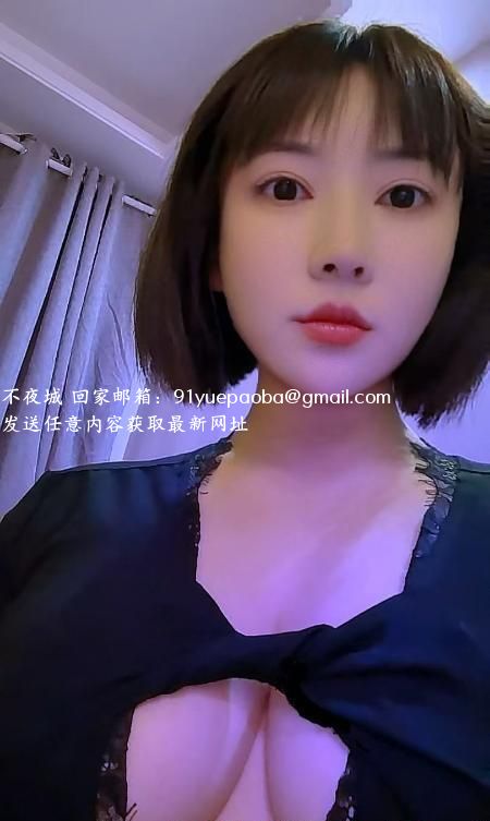 服务大胸美女