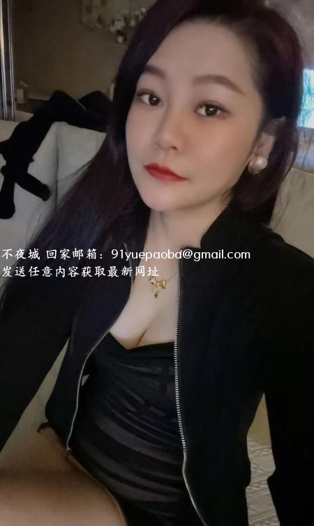 白哲性感小骚妇