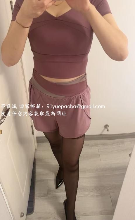 瑜伽大奶少妇