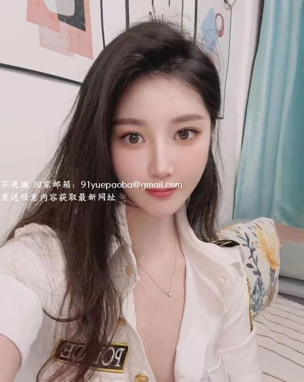 性感黑丝肤白悠悠