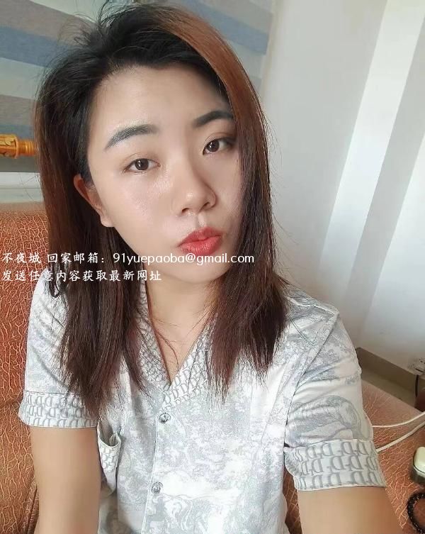 甜美型服务系妹子