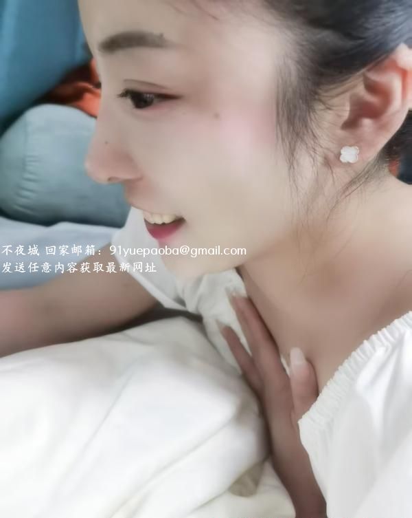 春节在岗肉感美女