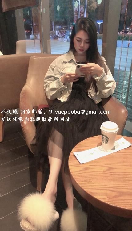 性感悦悦小美女