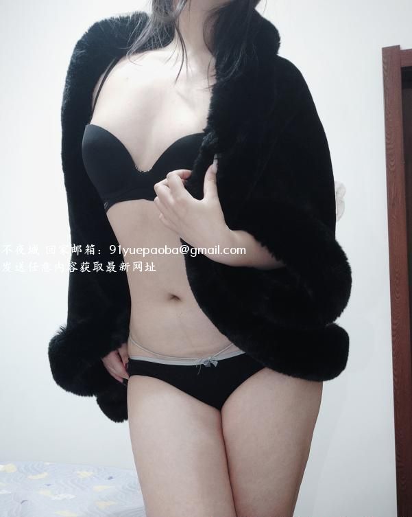 身材饱满温柔川妹子