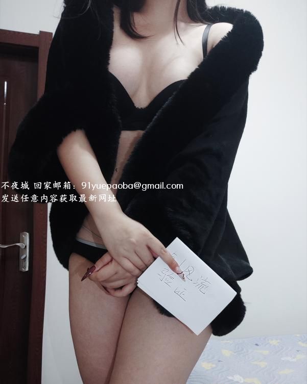 身材饱满温柔川妹子