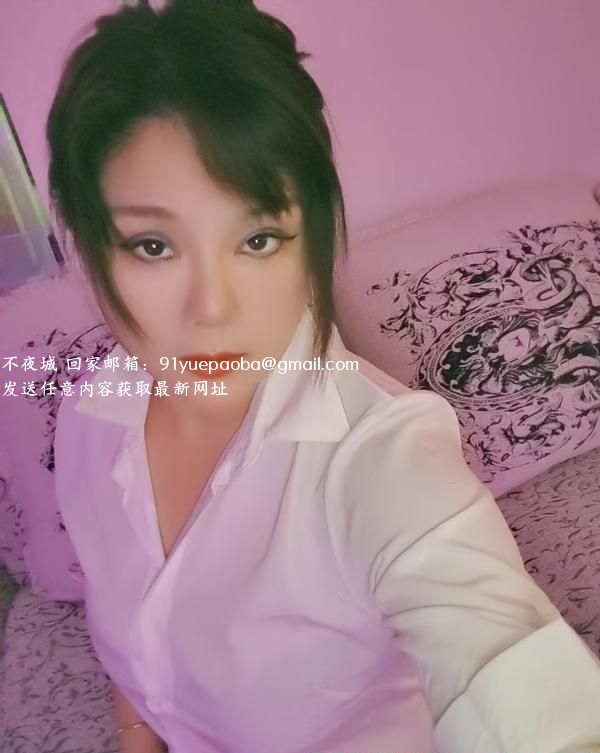 C胸翘臀泄火小少妇