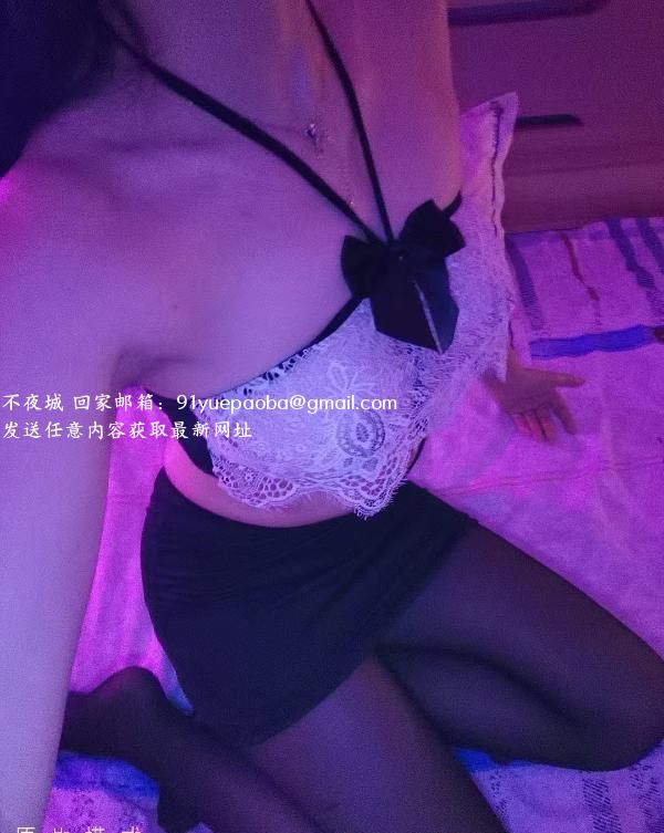 黑丝性感御姐