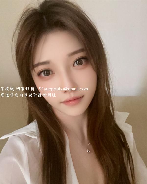胸大臀翘女友系老师