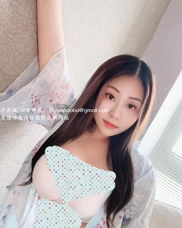岗顶大胸少妇