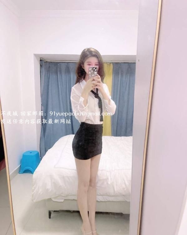 后入肤白貌美小嫩妹