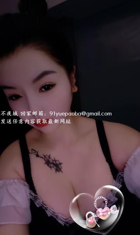 雪白大奶少妇