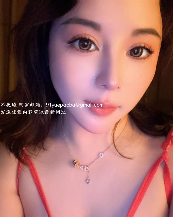 湿吻肤白大波妹