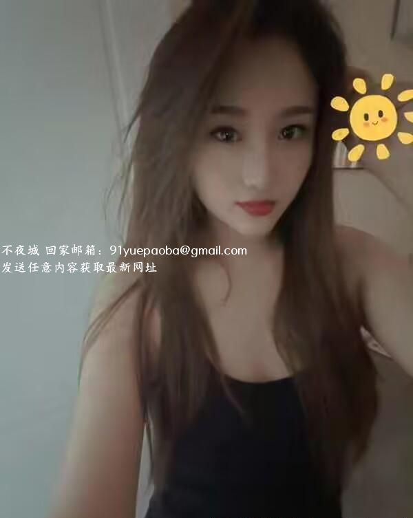 乖巧性感美女