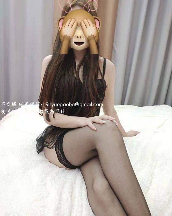 黑丝翘臀甜甜