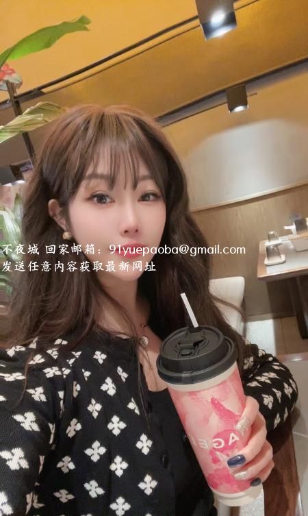 网红脸颜值妹子