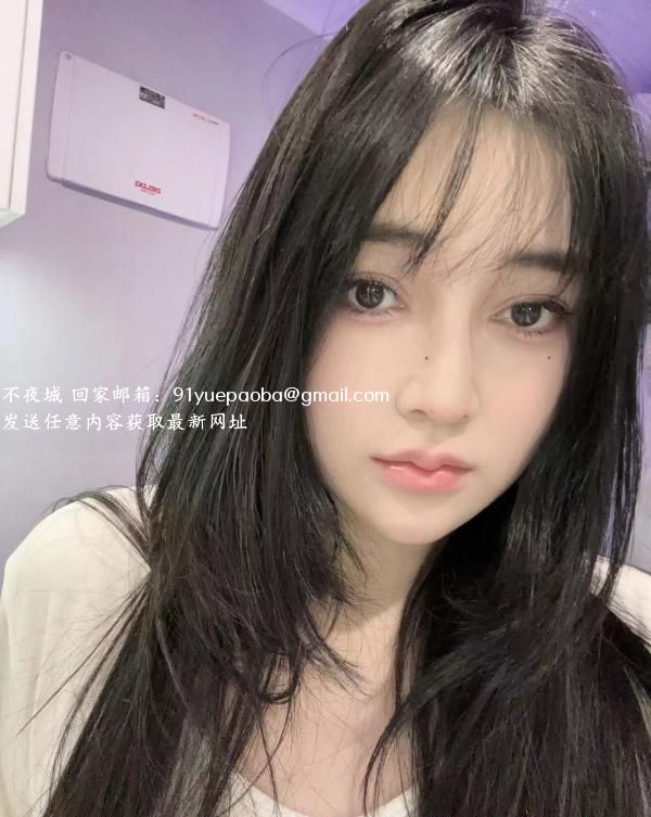 极品巨乳肉感小月亮