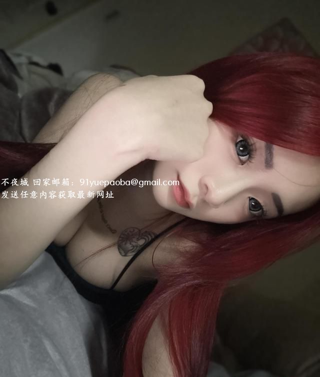 美甲小姐姐