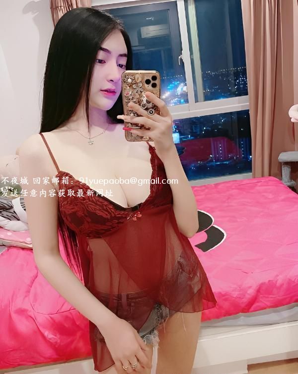 肤白身娇小少妇梅梅
