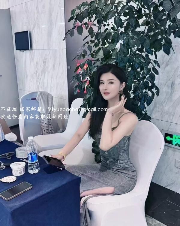 身材好美女月亮