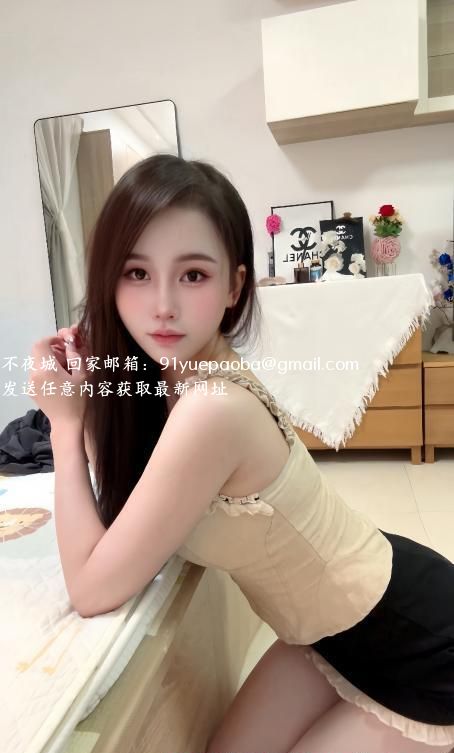 天河腿长胸大小姐姐