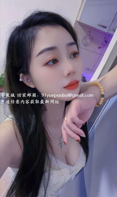性感美妞小红花