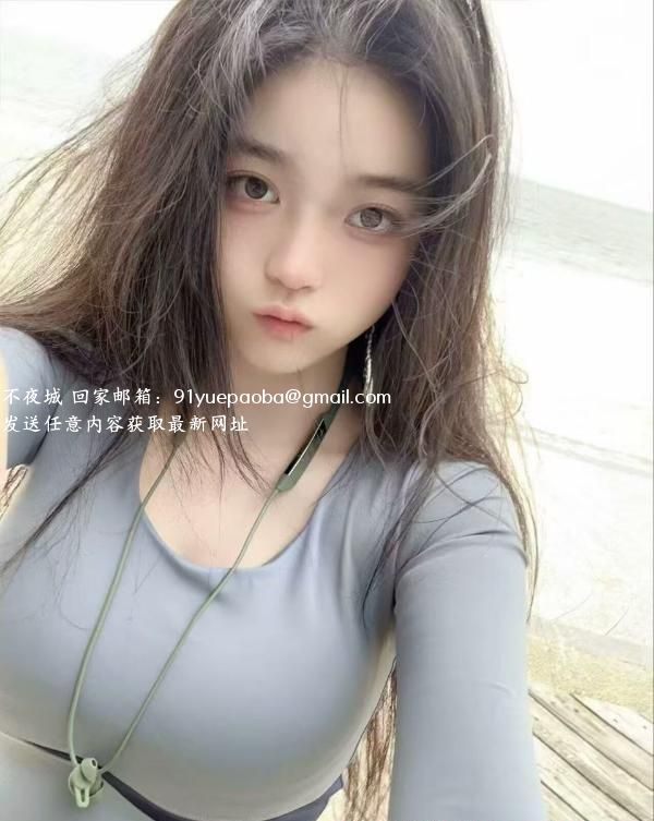 黑丝翘臀活好妹纸