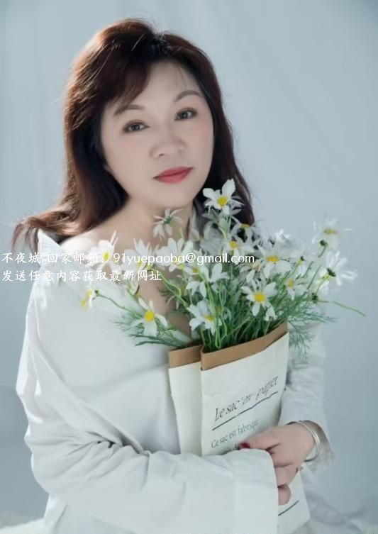 丰满迷人川妹子