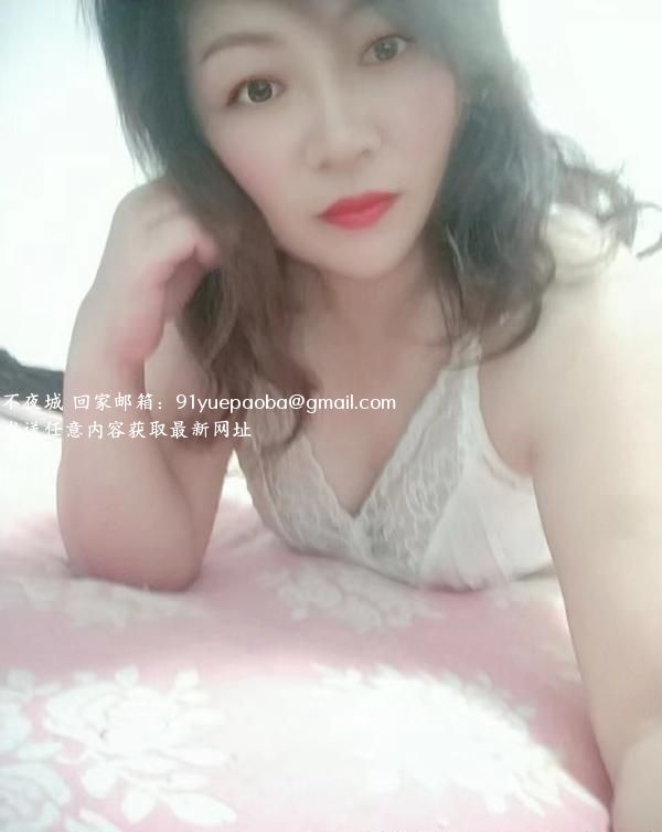 丰满迷人川妹子