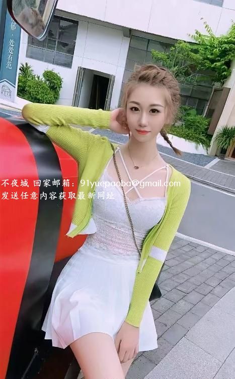 白云高挑气质美女