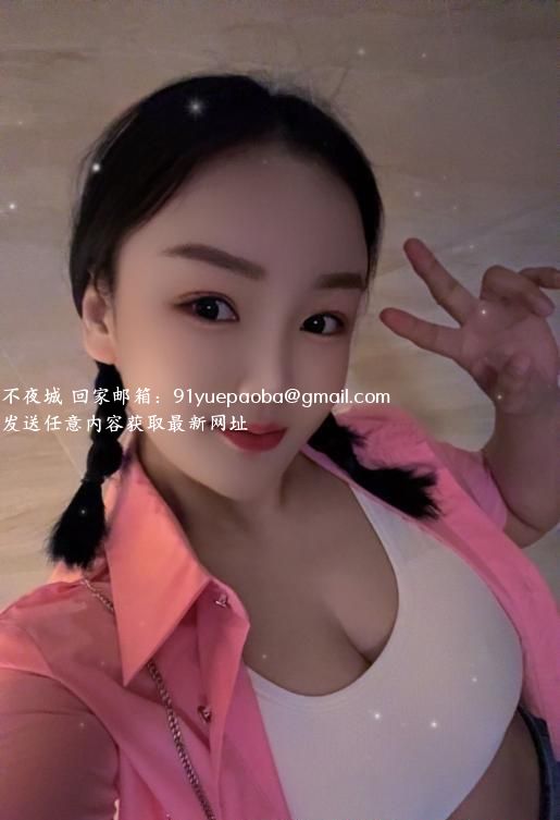 俏皮性感小护士