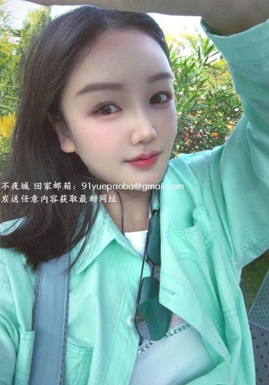 俏皮性感小护士
