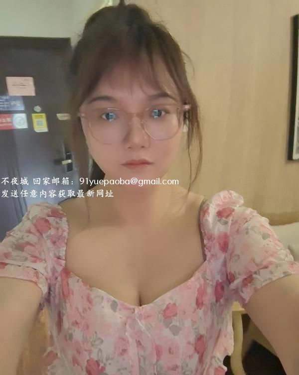 刚刷过D杯眼睛妹