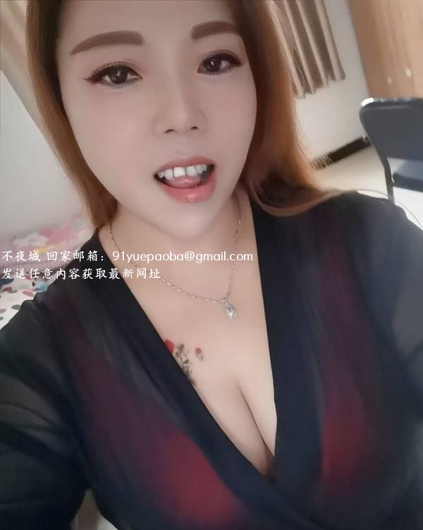 黑丝肥臀熟女