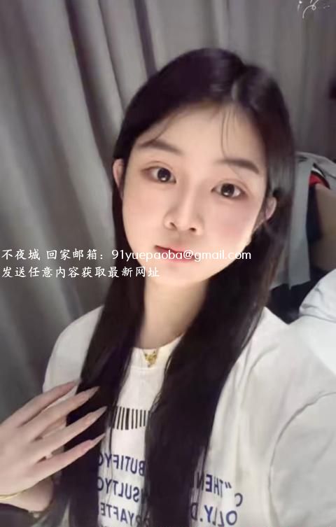 20岁白嫩微胖小妹