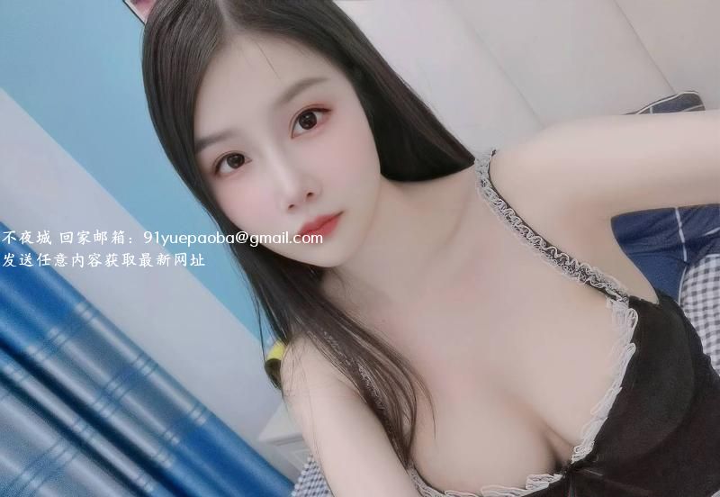 清纯肤白大胸女友
