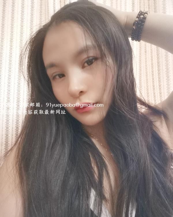 汉口火车站娇小妹子