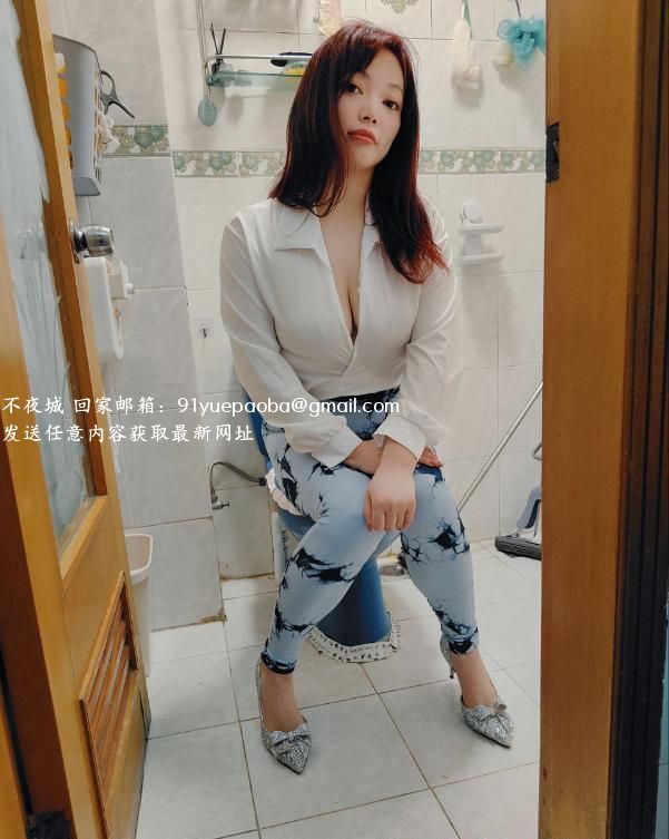 皮肤白的韵味少妇