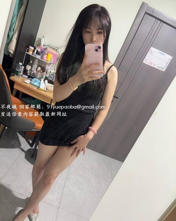 浦东白皙长腿丝足少妇