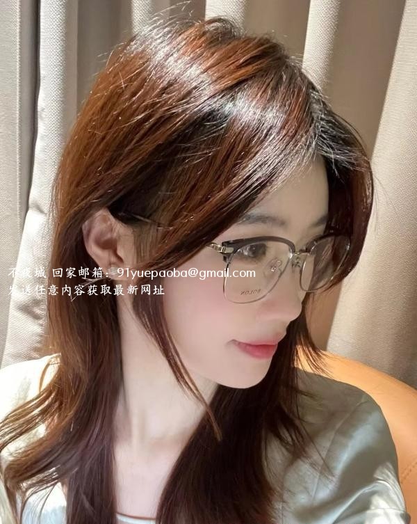 性感知性包臀美女