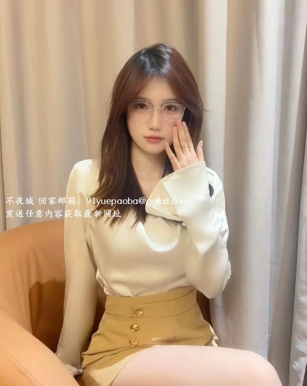 性感知性包臀美女