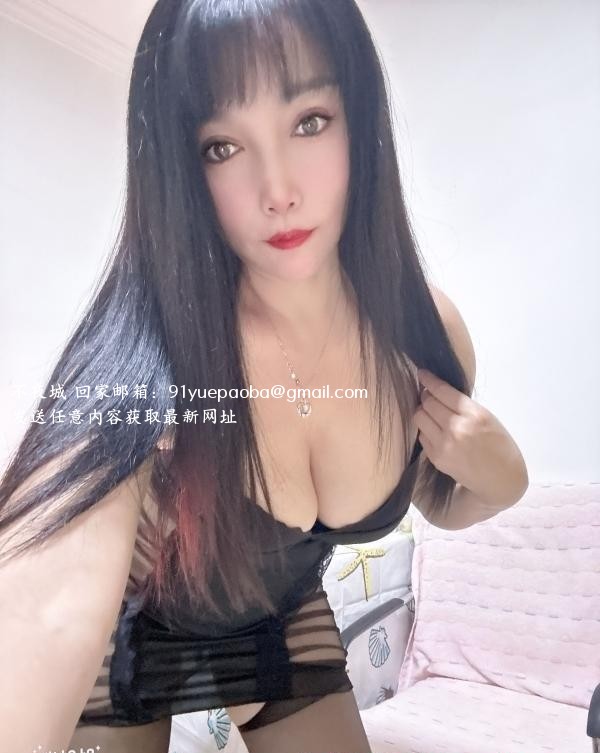 白皙丰满水娃