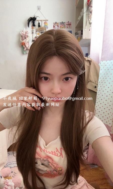 性感甜美李哈哈