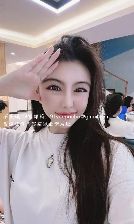 胸大腰细健身小少妇